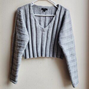 Forever 21 Gray Thick Ribbed Cropped V-Neck Sweater Size Medium